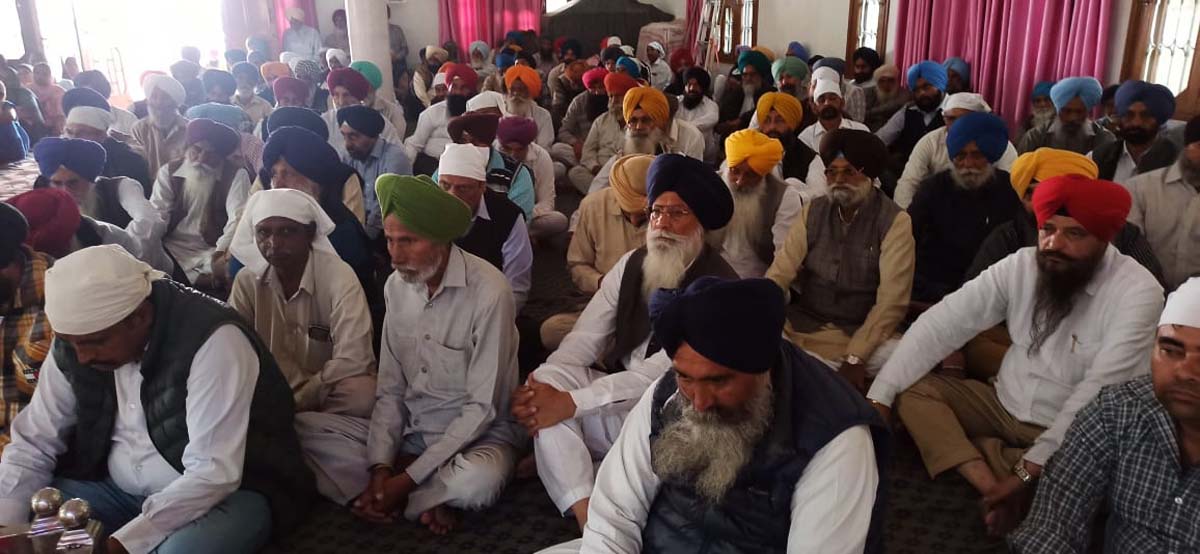 अंतिम प्रार्थना के अवसर पर संत सिंह को श्रद्धांजलि